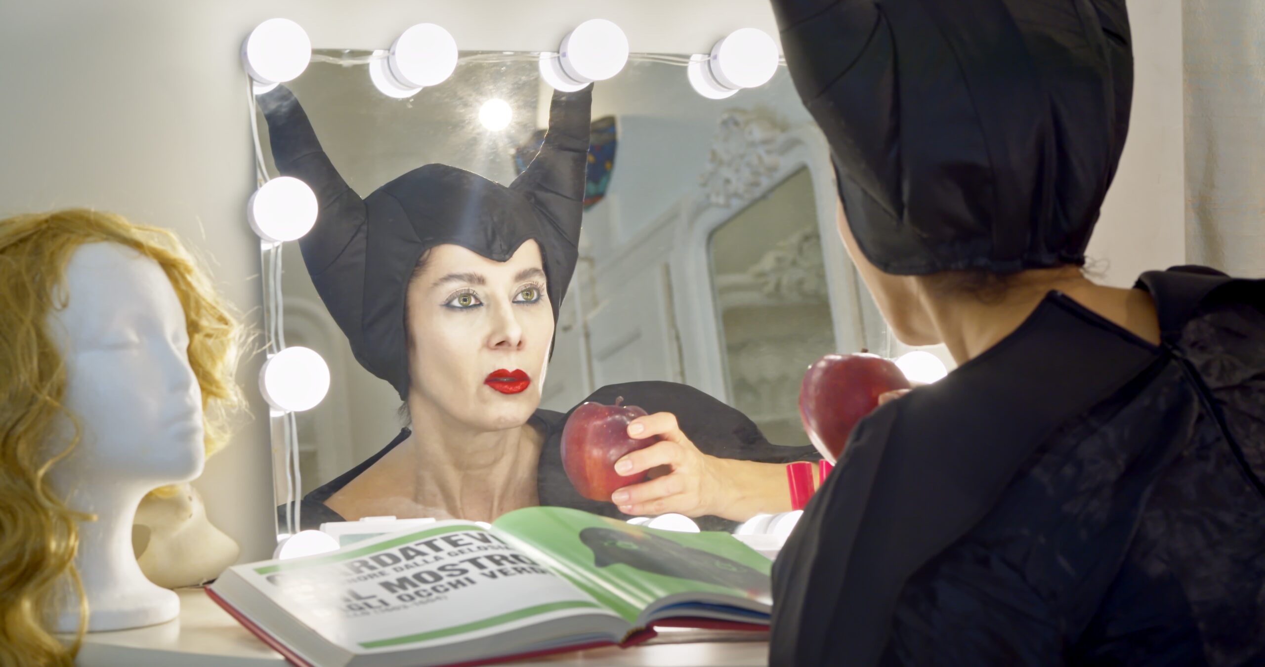 Il Palcoscenico videoclip Caroline Pagani